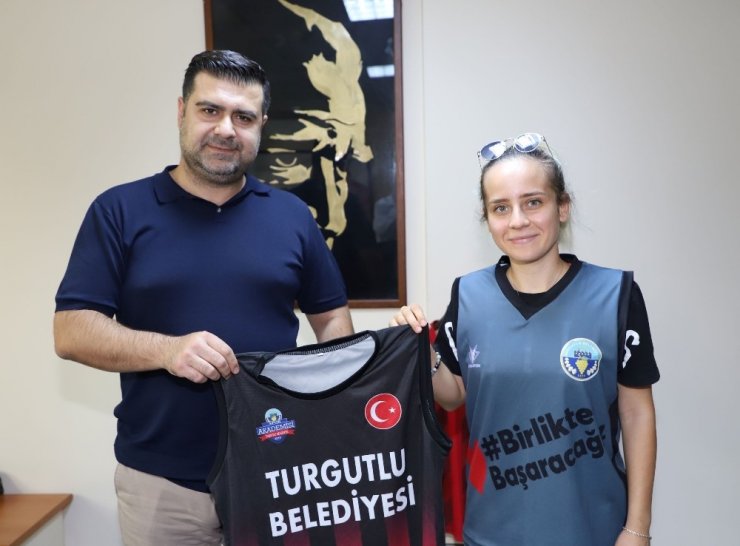 Turgutlu Belediyespor’un son transferi Gamze Sena Dülegöz oldu