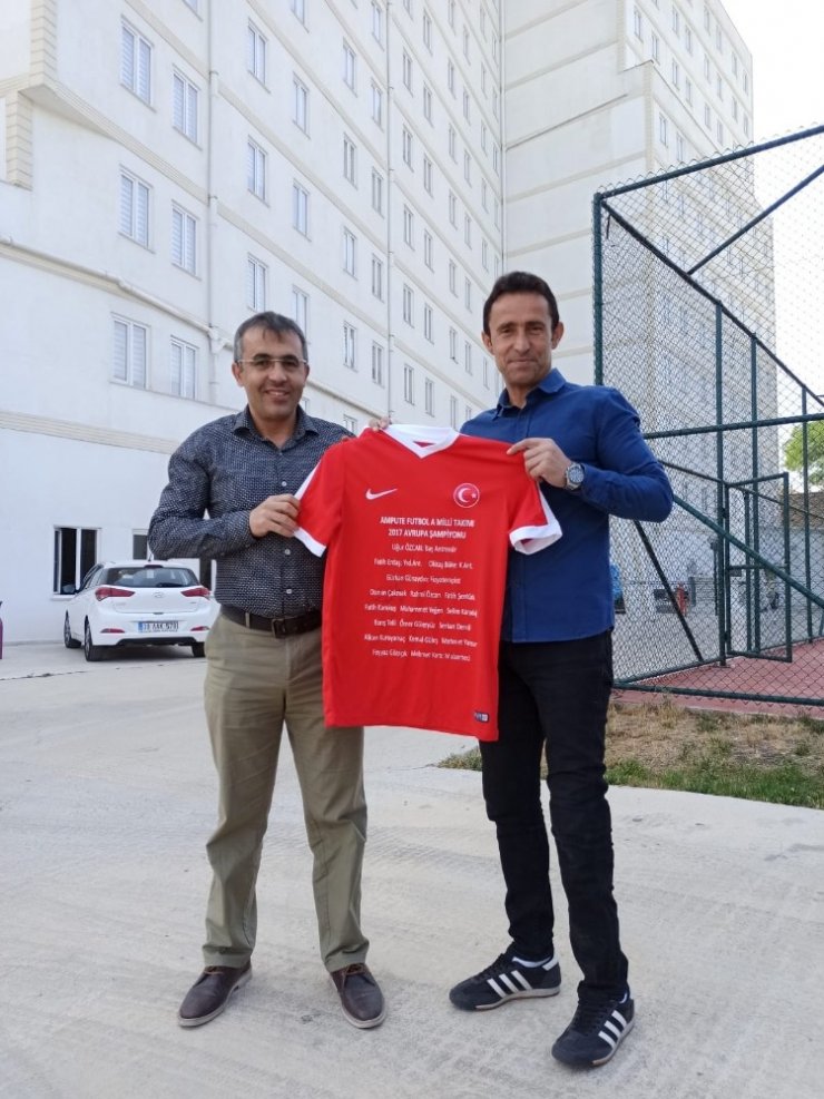 Ampute Milli Futbol Takımına anlamlı ziyaret