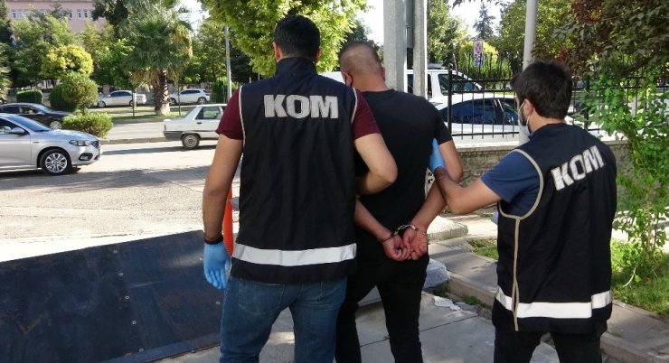 Milletvekilinin adını kullanarak vatandaşları dolandırdı