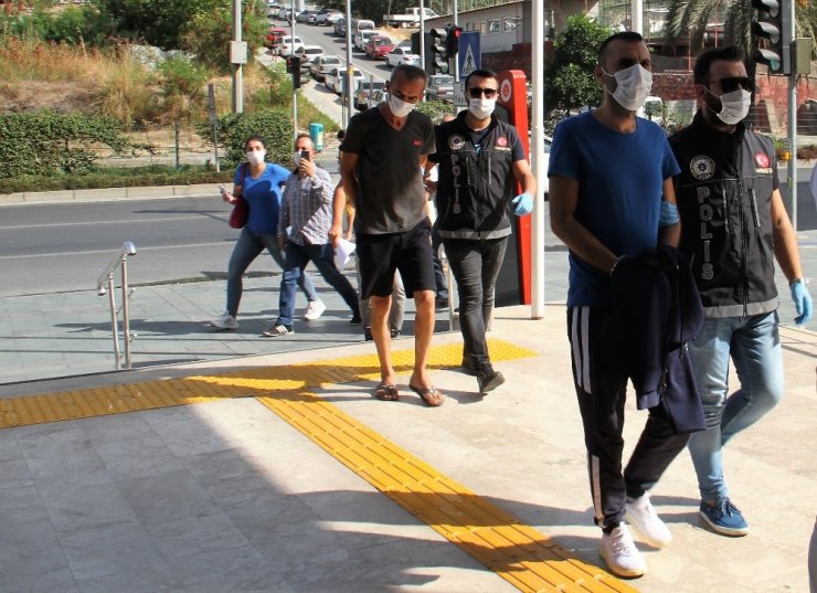 Alanya’da 2 ayrı uyuşturucu operasyonu: 4 gözaltı