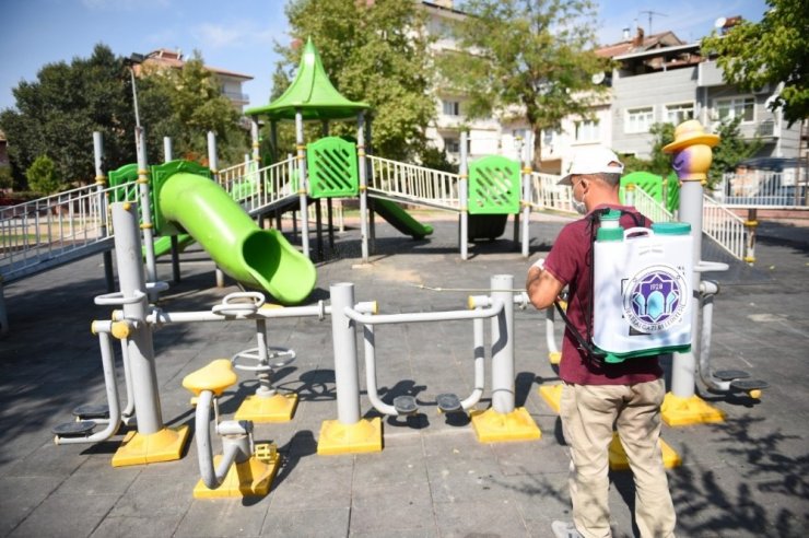 Başkan Güder’den parklara önem