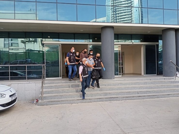 Bursa’da silahlı örgüt kurma ve yaralama suçundan aranan biri polis 7 kişi gözaltına alındı