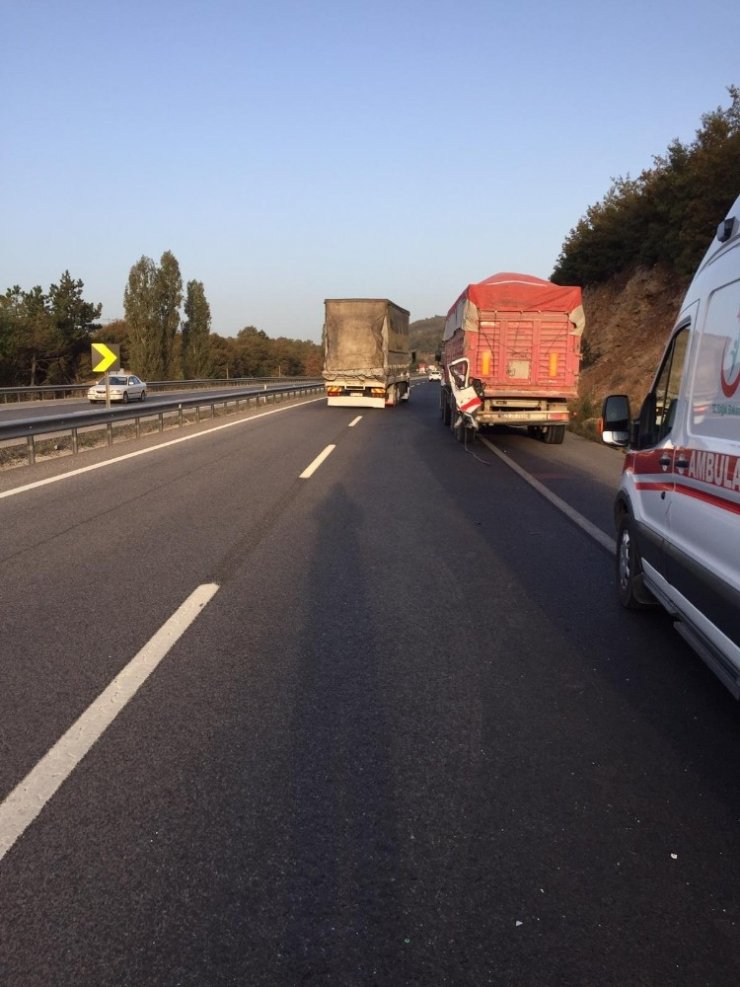 Özel ambulans takla attı 2 kişi yaralandı