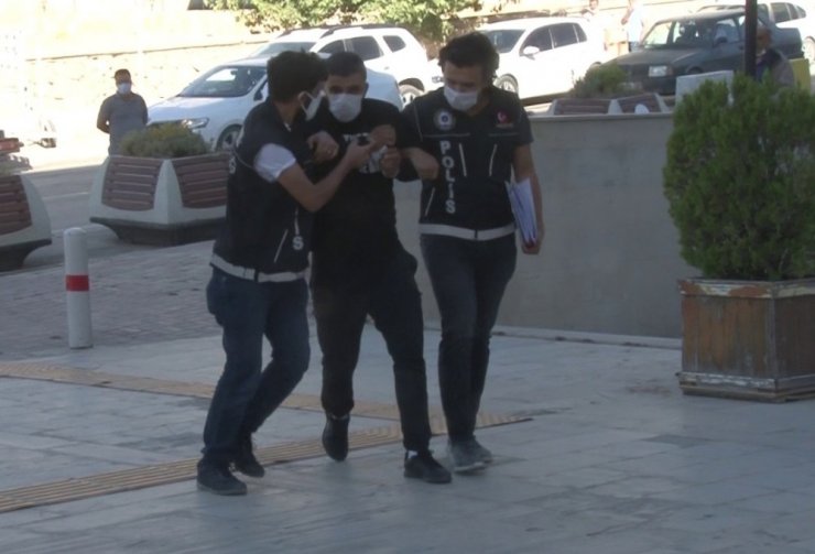 Elazığ’da polisin şüphelendiği şahıstan, kokain ele geçirildi