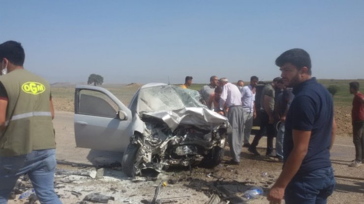 Adana’da iki otomobil kafa kafaya çarpıştı: 3 ölü