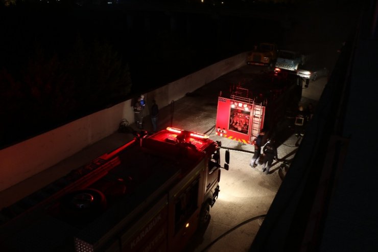 Karabük Üniversitesi otoparkında çıkan yangın korkuttu