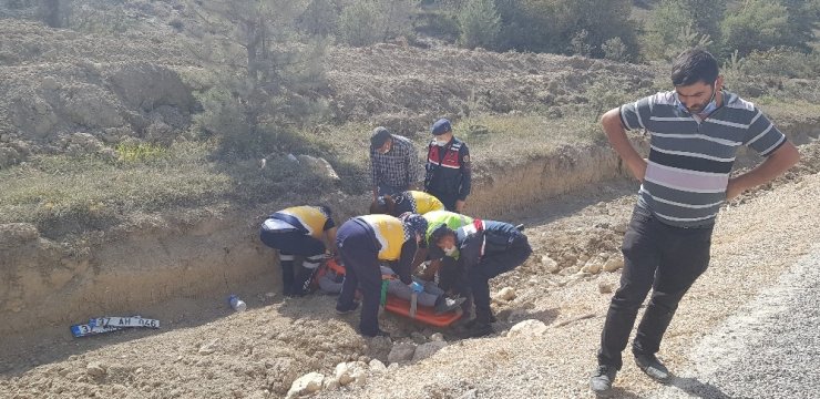 Mucura kapılan otomobil takla attı: 2 yaralı