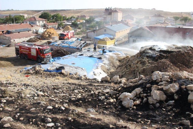 Karaman’da tutuşan kuru otlar saman balyalarına sıçradı