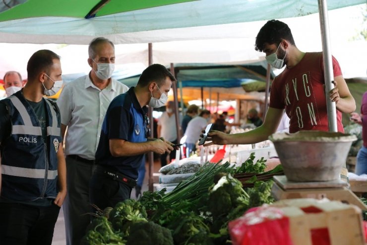 Konak’ta pazarcılara HES kodu denetimi