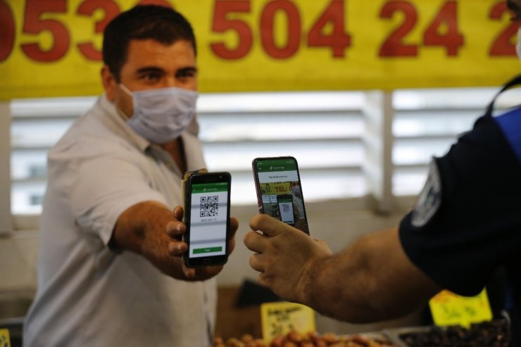 Konak’ta pazarcılara HES kodu denetimi