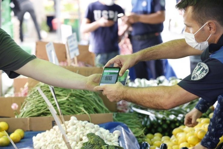 Konak’ta pazarcılara HES kodu denetimi