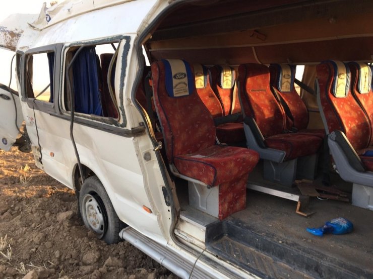 Kontrolden çıkan minibüs takla attı: 5 yaralı