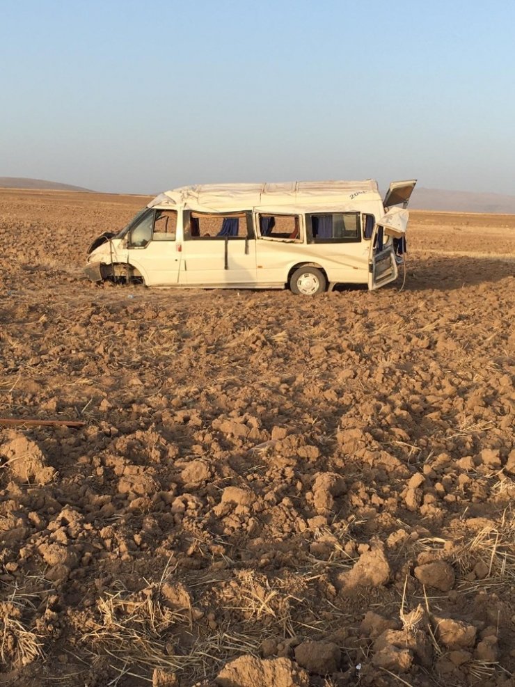 Kontrolden çıkan minibüs takla attı: 5 yaralı