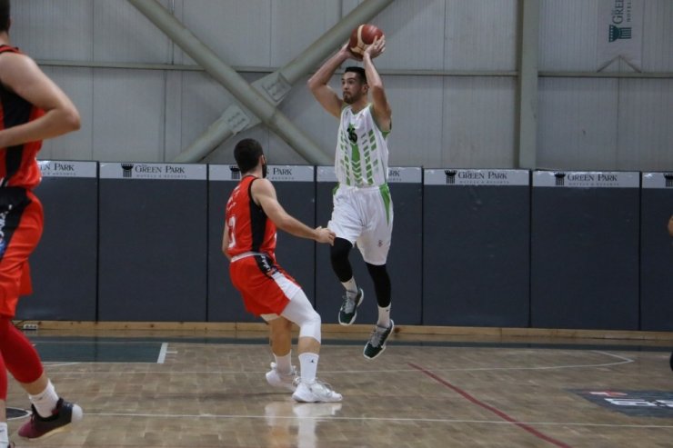 Manisa’nın dev adamları çeyrek finalde