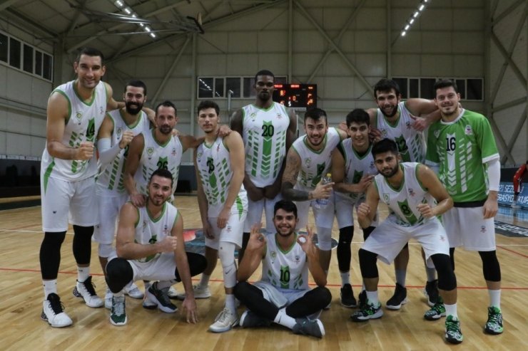 Manisa’nın dev adamları çeyrek finalde