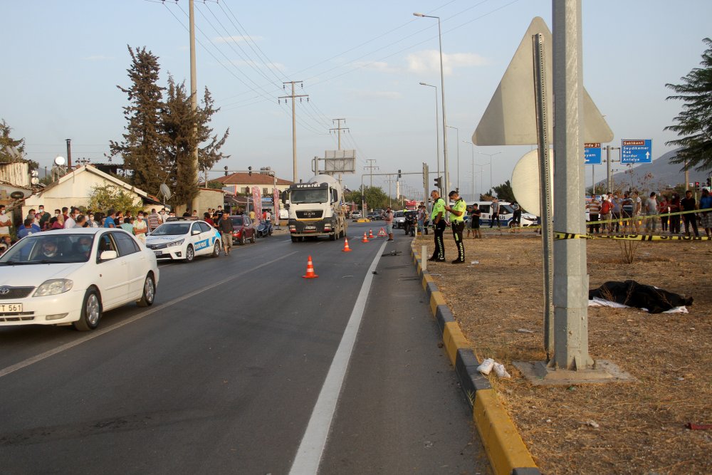 Otomobilin çarptığı bisikletin sürücüsü feci şekilde can verdi