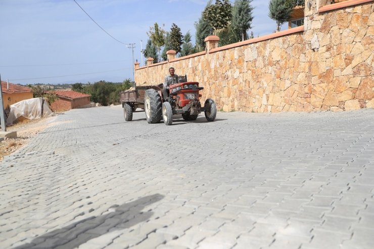 Pamukkale Belediyesinin parke taşı döşeme çalışmaları devam ediyor