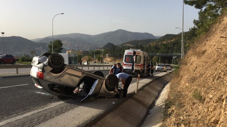 Seyir halinde takla atan aracın sürücüsü yaralandı