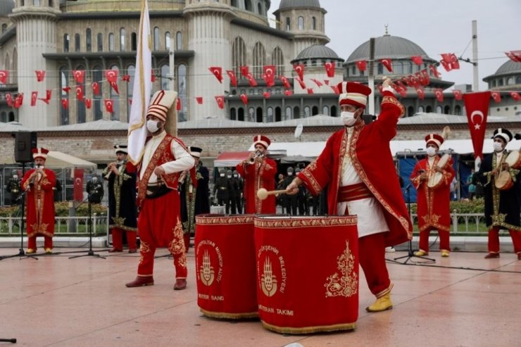 Taksim’de İstanbul’un Kurtuluşu’nun 96. yıl dönümü için tören