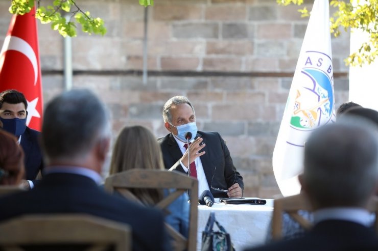 Başkan Yalçın: “Naif bir meclisiz”