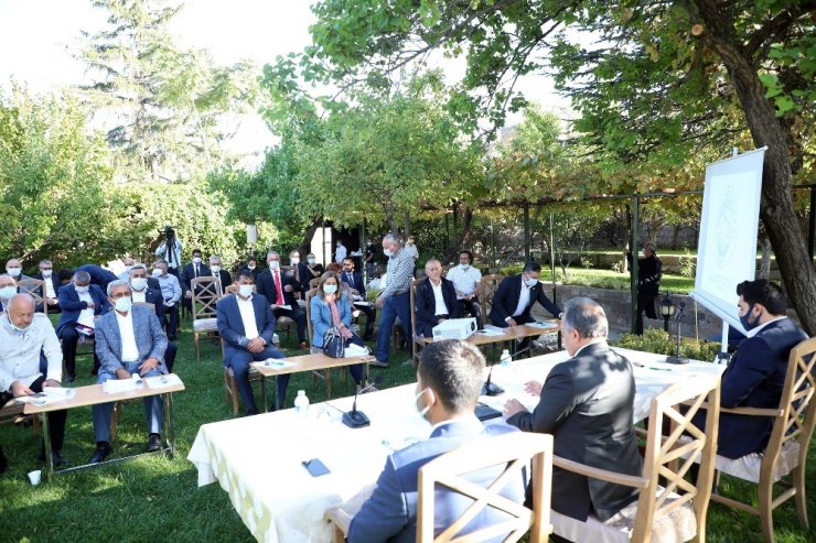 Başkan Yalçın: “Naif bir meclisiz”