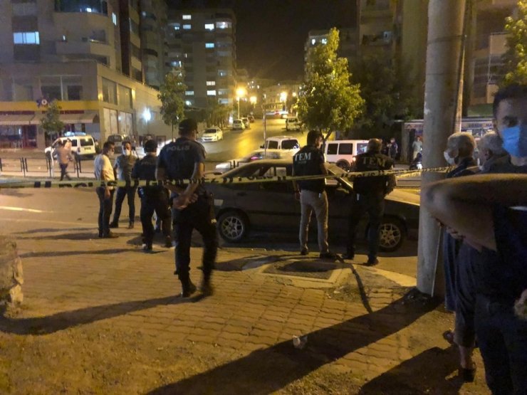Trafikte tartıştığı polise bıçak çeken kişiyi polis silahla yaraladı