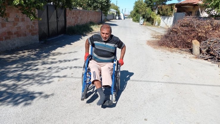 Tek hayali akülü engelli aracı