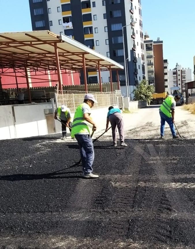 Toroslar’da asfalt ve temizlik çalışmaları sürüyor