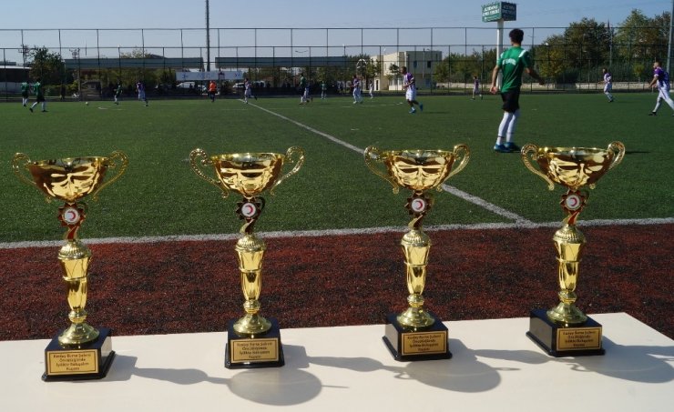 ‘İyilikte Buluşalım Futbol Şöleni’nde kazanan dostluk oldu