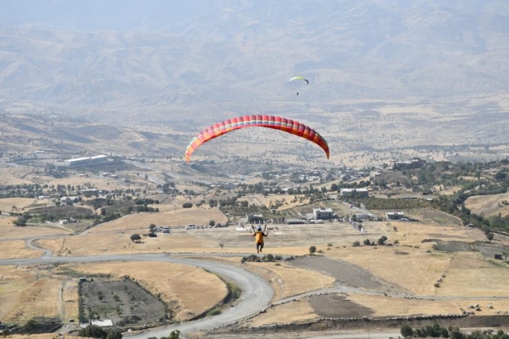 İnegöllü yamaç paraşütçüleri Şırnak’tan üçüncülük ödülüyle döndü