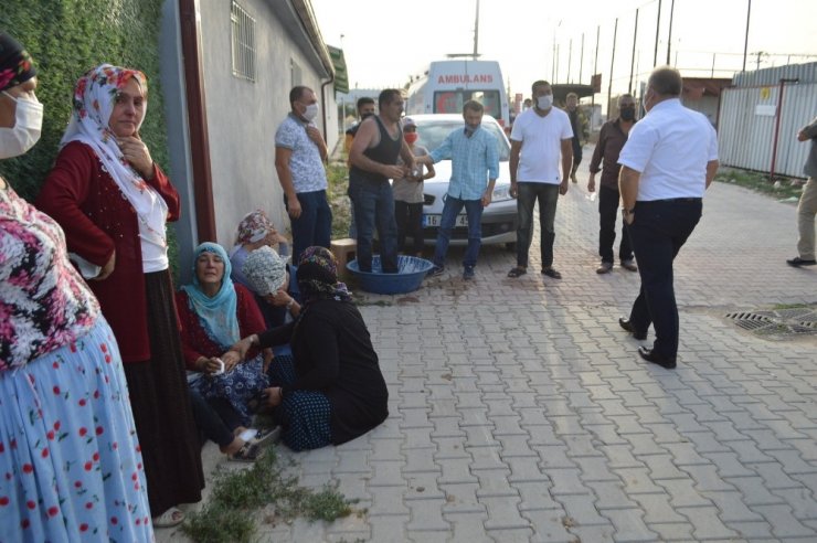 Ayağında zincirle alevler arasında kalan çocuğu itfaiye kurtardı