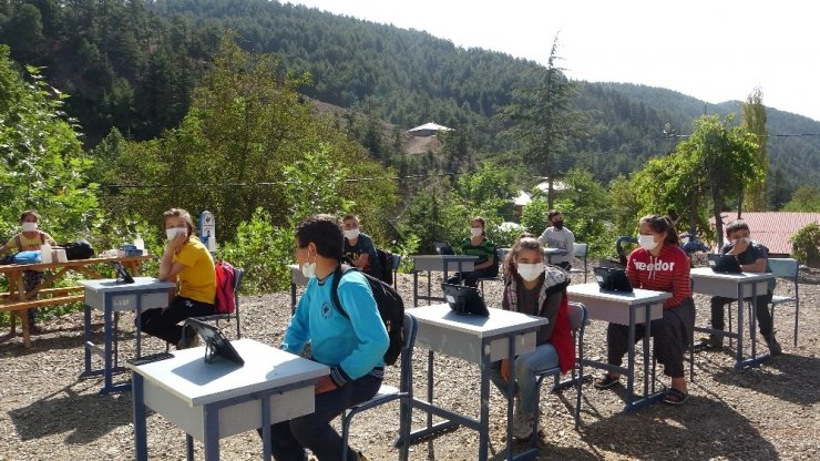 EBA mobil destek aracı köy yollarında