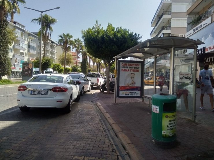 Alanya’da polisten afişli korona virüs uyarısı