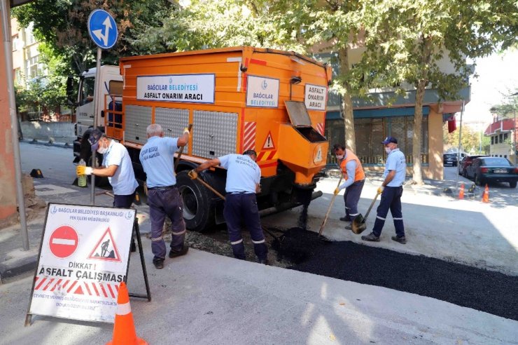 Bağcılar’da yollar asfaltlanarak konforlu hale getiriliyor