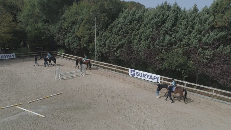 Atla terapi engelli çocuklara şifa oluyor