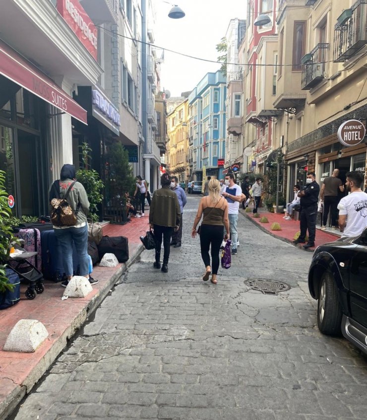 Beyoğlu’nda ruhsatsız iş yerleri mühürlendi