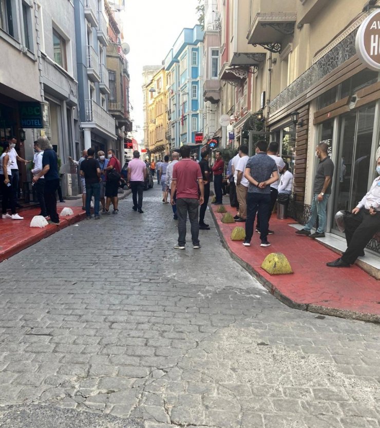 Beyoğlu’nda ruhsatsız iş yerleri mühürlendi