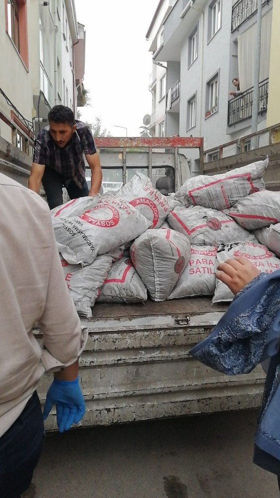 Devletin yardım için verdiği kömürleri satmaya kalktı