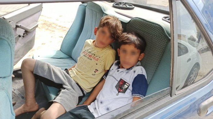 Yangından son anda kurtulmuştu...Çocuklarını zincirle bağlayan ailenin savunması şok etti