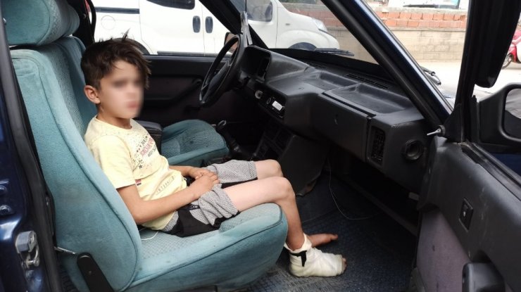Yangından son anda kurtulmuştu...Çocuklarını zincirle bağlayan ailenin savunması şok etti