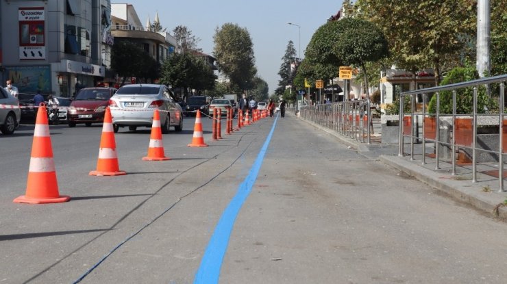 Düzce’de şehrin dört bir yanına bisiklet yolu yapılıyor