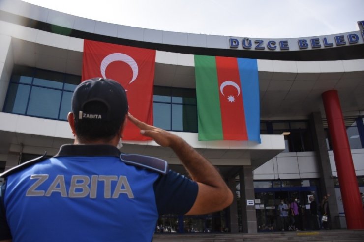 Azerbaycan’a bayraklı destek