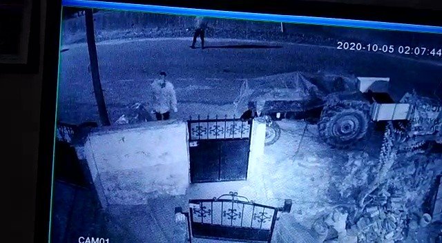 3 hırsız park halindeki motosikleti böyle çaldı