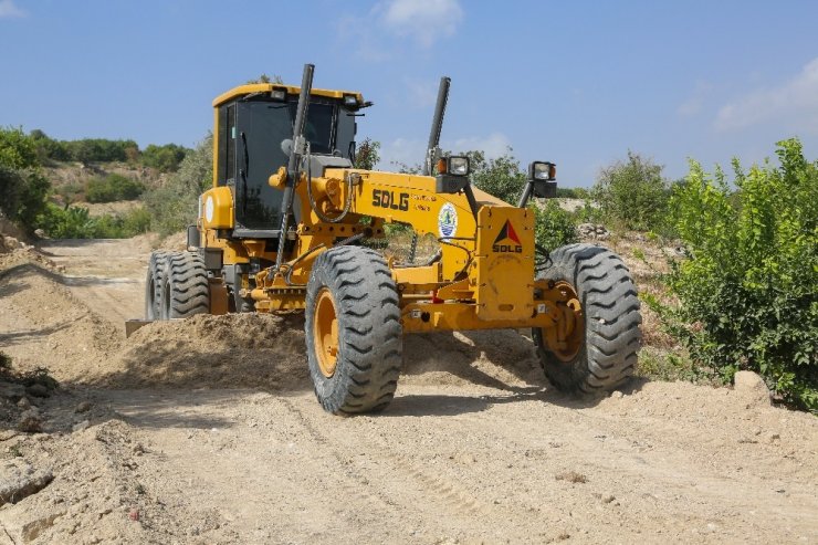 Erdemli Belediyesi, yol çalışmalarını sürdürüyor