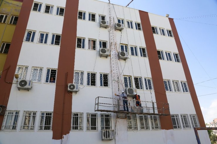 Erdemli Belediyesi, okullara desteğini sürdürüyor