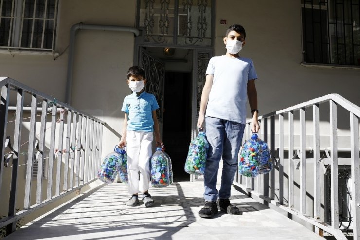 Dedesinin çay ocağında topladığı kapaklar ile bir engelliye umut oldu