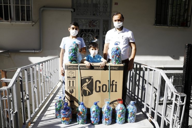 Dedesinin çay ocağında topladığı kapaklar ile bir engelliye umut oldu