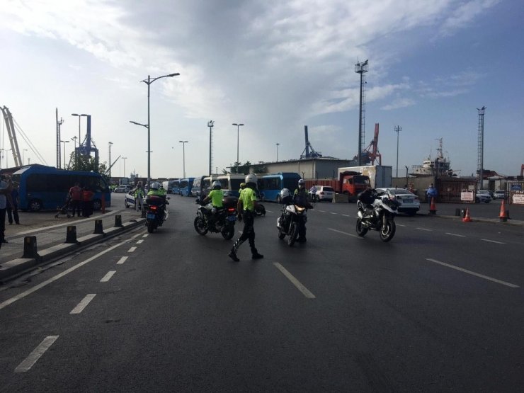 Eylem yapmak isteyen minibüsçülere polis izin vermedi