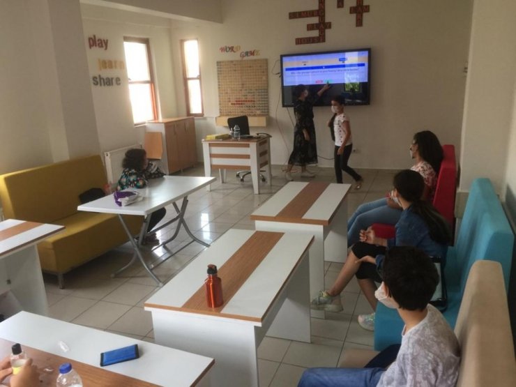 Eyüpsultan Belediyesi Dil Evi’nde eğitimler başladı