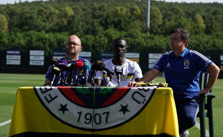 Papiss Cisse: "Fenerbahçe reddedilemeyecek kadar büyük bir kulüp"